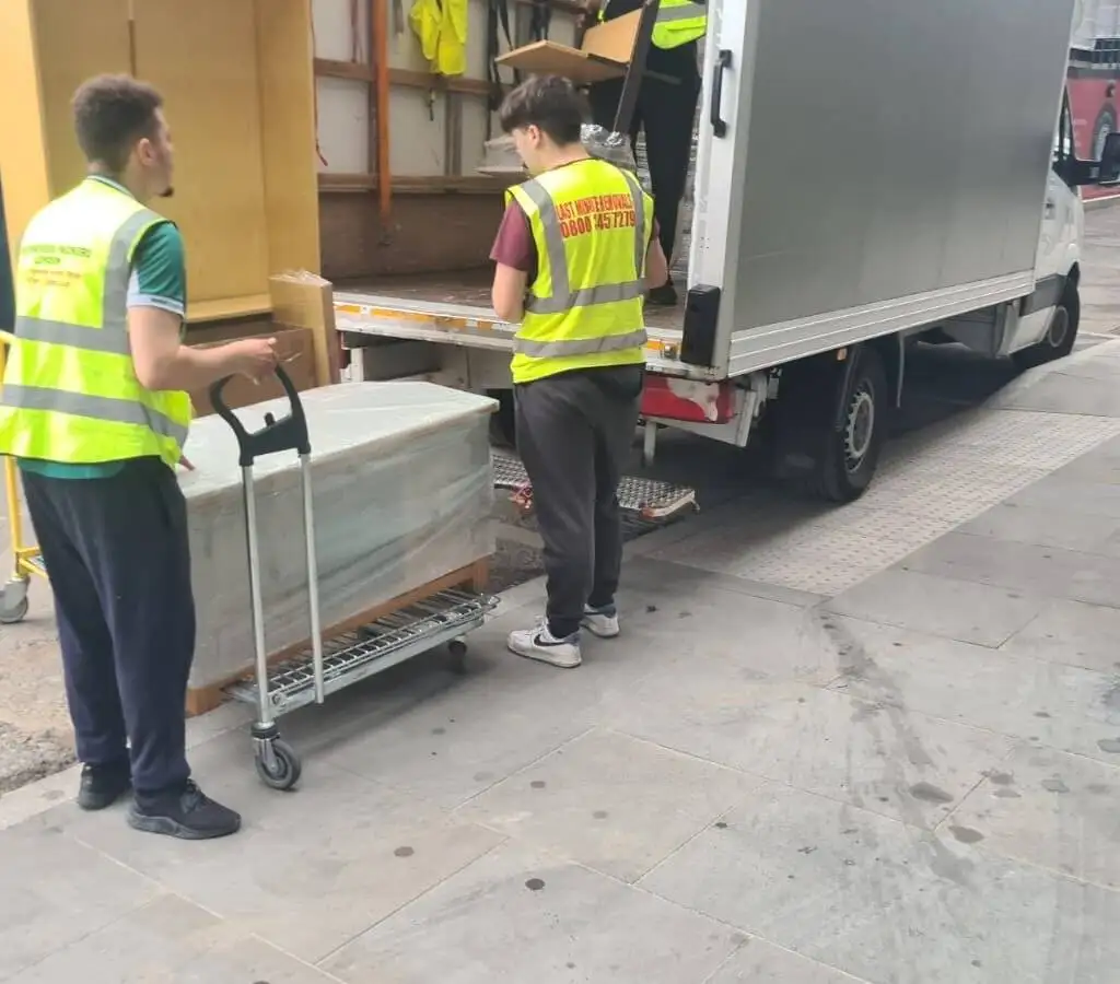 🧳 From Chaos to Calm: Victoria Movers Make Moving Easy