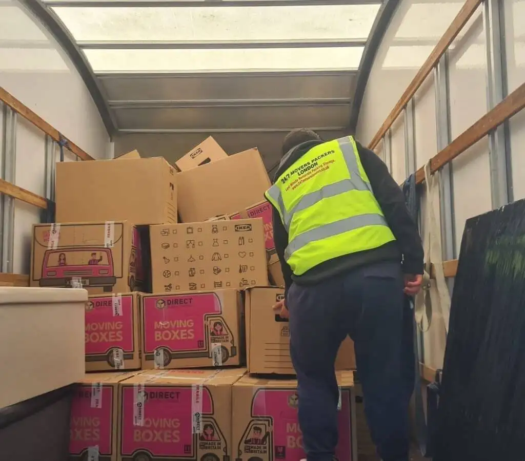 What to Expect from a Professional Moving Company in West Brompton
